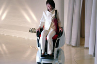 【トヨタ パートナーロボット 第2世代】1名乗車型2輪ロボット、08年に実証実験 画像
