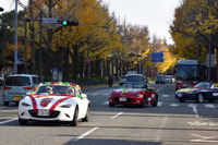 ドライバーはサンタ、クリスマスの飾りをつけたロードスター32台が横浜を走った 画像