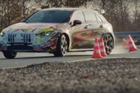 またクリスマスのビデオ？ メルセデスAMG 開発車両がドリフト［動画］ 画像