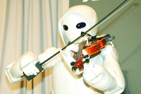 【トヨタ パートナーロボット 第2世代】威風堂々、バイオリンを弾く 画像