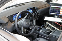 メルセデスの新SUV「GLB」、発表は年内？ Aクラスとは微妙に違う運転席 画像