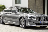 BMW 7シリーズ 改良新型、大型グリルで表情一新…フルデジタルコクピット搭載 画像