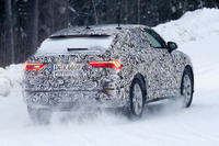 アウディ新型クーペSUV「Q4」、価格は3万2000ユーロか…プロトタイプ豪雪を走る 画像