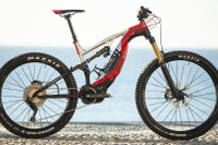 ドゥカティ初の電動アシスト機能付きMTB、受注を欧州で開始 画像