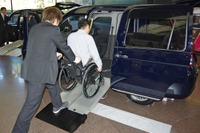 車いす利用時の作業を3分に短縮、トヨタ JPN TAXI 改良車を3月に発売へ…既存車にも部品配布 画像