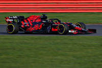 【F1】レッドブル・ホンダの“初号機”、2019年型 RB15 が走行…カラーリングはワンオフの特別仕様 画像