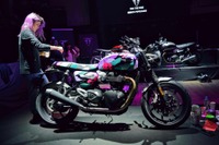 トライアンフの新型車『スピードツイン』がローンチ、バイク好きインスタグラマーも多数参加 画像
