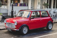 クラシック Mini がEVに、100台を限定生産…7万9000ポンドから 画像