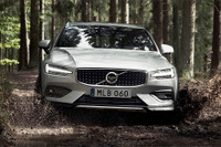 ボルボ V60クロスカントリー 新型、予約受注開始 549万円より 画像