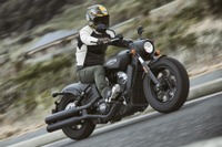 【インディアン スカウト ボバー 試乗】若いライダーにもオススメしたい大人の“ちょいワル系”…青木タカオ 画像