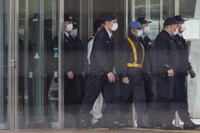 ゴーン被告の高野弁護士、変装作戦の失敗で「名声に泥を塗る結果になった」 画像