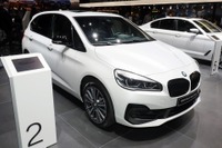 BMW 2シリーズ PHV、EVモードの航続25%延長…ジュネーブモーターショー2019 画像