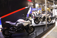 スズキで新旧 カタナ がそろい踏み、MotoGP参戦車にまたがりも…東京モーターサイクルショー2019 画像