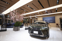 ミッドタウン日比谷「LEXUS MEETS...」で、クルマと花がコラボ　4月16日まで 画像