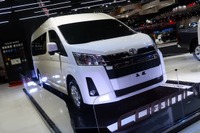 これは長い! トヨタ ハイエース 新型を見た…バンコクモーターショー2019 画像