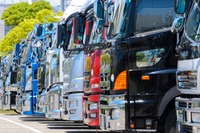 建設資材物流でのトラックドライバー労働時間改善策を検討へ 画像