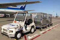 佐賀空港で自動走行するトーイングトラクターの実証を開始…ANA 画像