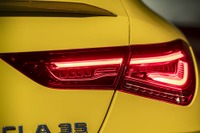 メルセデスベンツ CLA 新型、高性能「AMG 35」設定へ 画像