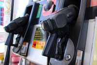 レギュラーガソリンの全国平均価格は146.2円、8週連続値上がり 画像