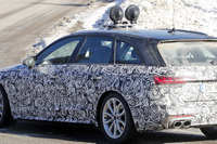 アウディ S4 改良新型プロトタイプを激写…ライバルを超えるか 画像