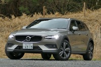 【ボルボ V60クロスカントリー 新型試乗】通年で使いこなせる実力の持ち主…島崎七生人 画像