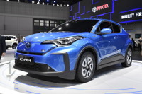 トヨタ C-HR EV & イゾアEV、中国EV戦略の先陣を切る…上海モーターショー2019 画像