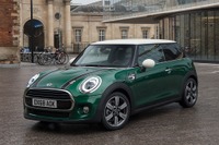 MINI生誕60周年、特別仕様車の予約受注開始　専用ロゴを多数採用 画像