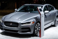 ジャガー XE に改良新型、3シリーズ や Cクラス に対抗…ニューヨークモーターショー2019 画像