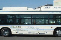 非接触で充電するハイブリッドバス、羽田空港で運行 画像