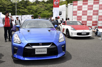 日産 GT-R 2020年型と フェアレディZ 50thアニバーサリー を展示…SUPER GT 第2戦 画像