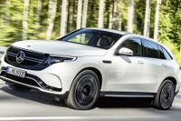 メルセデスベンツ初の市販EV『EQC』、受注を欧州で開始…7万1281ユーロから 画像