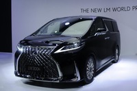 レクサス初のミニバン、LM の日本登場は？---可能性を考察する 画像