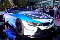 BMW i8 にワンオフ、「スピードスター」…フォーミュラEのセーフティカーに 画像
