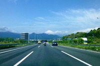 危険な「あおり運転」免停件数過去最多、車間距離摘発も倍増［新聞ウォッチ］ 画像