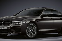 BMW M5 に35周年記念車、ゴールドアクセント内装＋625馬力…世界限定350台 画像