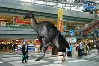 空港に恐竜が出現!?　実物大を3Dで擬似体験　5月25-31日 画像