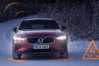 ボルボカーズ、車両同士が通信するプロジェクトに参画…クラウドで危険を警告 画像