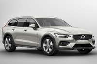 ボルボ V60クロスカントリー、360°ビューカメラの標準装備化や安全支援機能強化など 画像