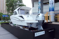 東京青山通りに大型クルーザーが出現! ホンダが新型船外機シリーズを発表 画像