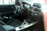 BMW M2 に最速の「CS」…プロトタイプのキャビン内を激写 画像