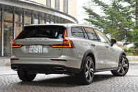 【ボルボ V60クロスカントリー 新型試乗】サイズの割に使いやすい、“買い得”ボルボ…渡辺陽一郎 画像