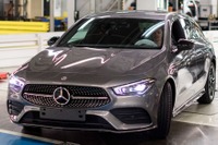 メルセデスベンツ CLA シューティングブレーク 新型、量産第一号車がラインオフ…9月から納車を欧州で開始へ 画像