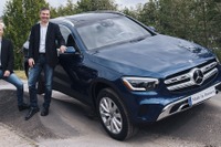 メルセデスベンツ GLC / GLCクーペ 改良新型、量産第一号車がラインオフ…今夏欧州で納車開始へ 画像