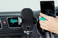 カロッツェリア、電動オートホールド式スマホホルダー発売 急速ワイヤレス充電にも対応 画像