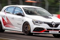 ルノー メガーヌ R.S. 新型に300馬力の「トロフィーR」、世界限定500台を2019年内に発売へ 画像