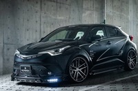 トヨタエンブレムはナシ、C-HR がコワモテに変身…ローウェン 画像