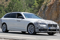 BMW 5シリーズツーリング 改良新型を初スクープ!目玉は 7シリーズ 譲りのPHEV 画像