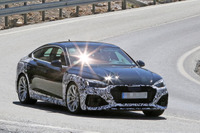 アウディ RS5スポーツバック に早くも改良新型!前後デザイン刷新へ 画像