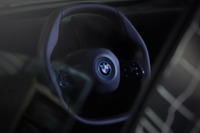 BMWの次世代EV、『iNEXT』に多角形ステアリングホイール…自動運転と手動運転の切り替えに配慮 画像