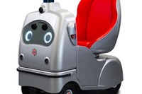 ZMP、自律型新モビリティ『Robocar Walk』を発表 すれ違う人に笑顔ふりまく 画像